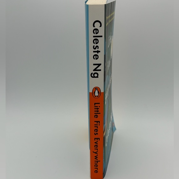 Little Fires Everywhere by Celeste Ng - Paperback - Picture 2 of 3